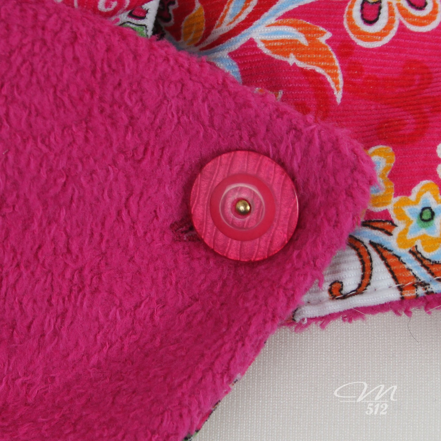 Warmes DRAPÉ Blüten-Paisley auf Weiß mit Pink