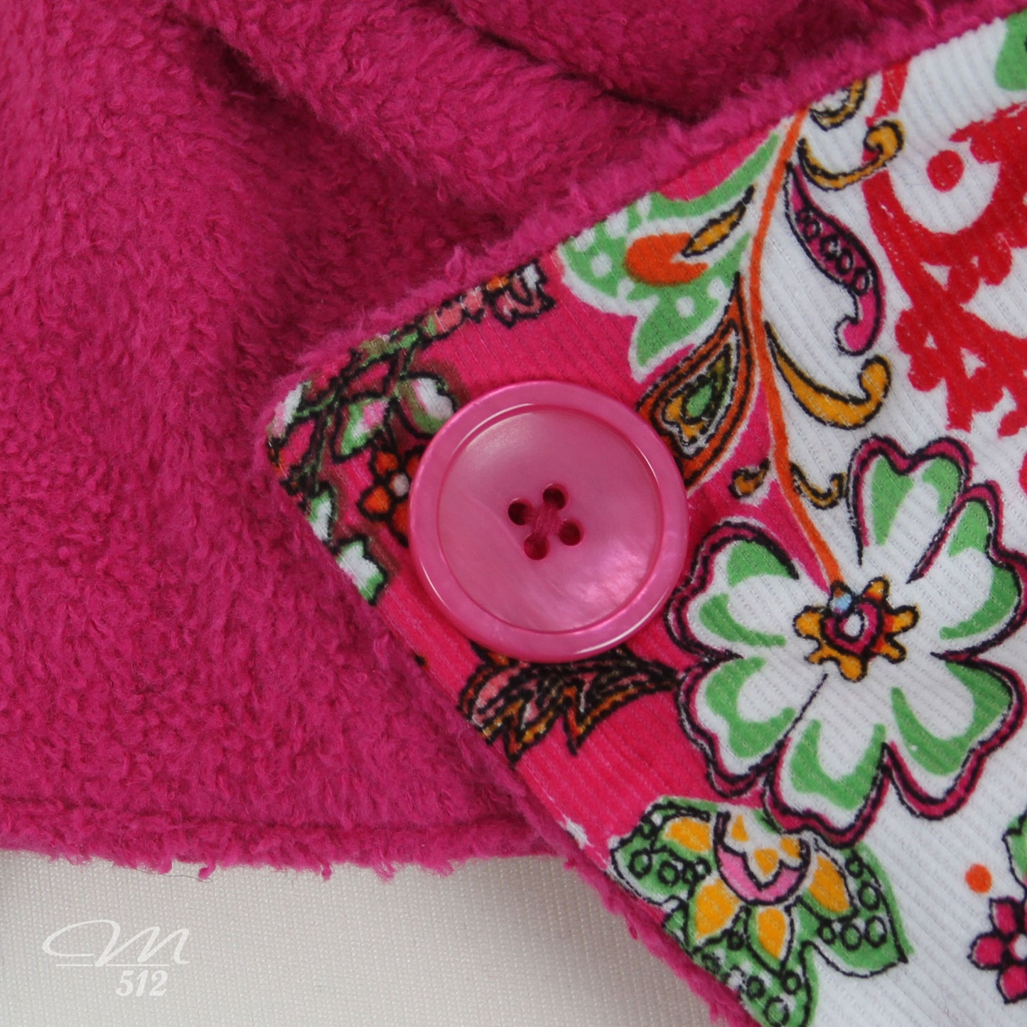 Warmes DRAPÉ Blüten-Paisley auf Weiß mit Pink