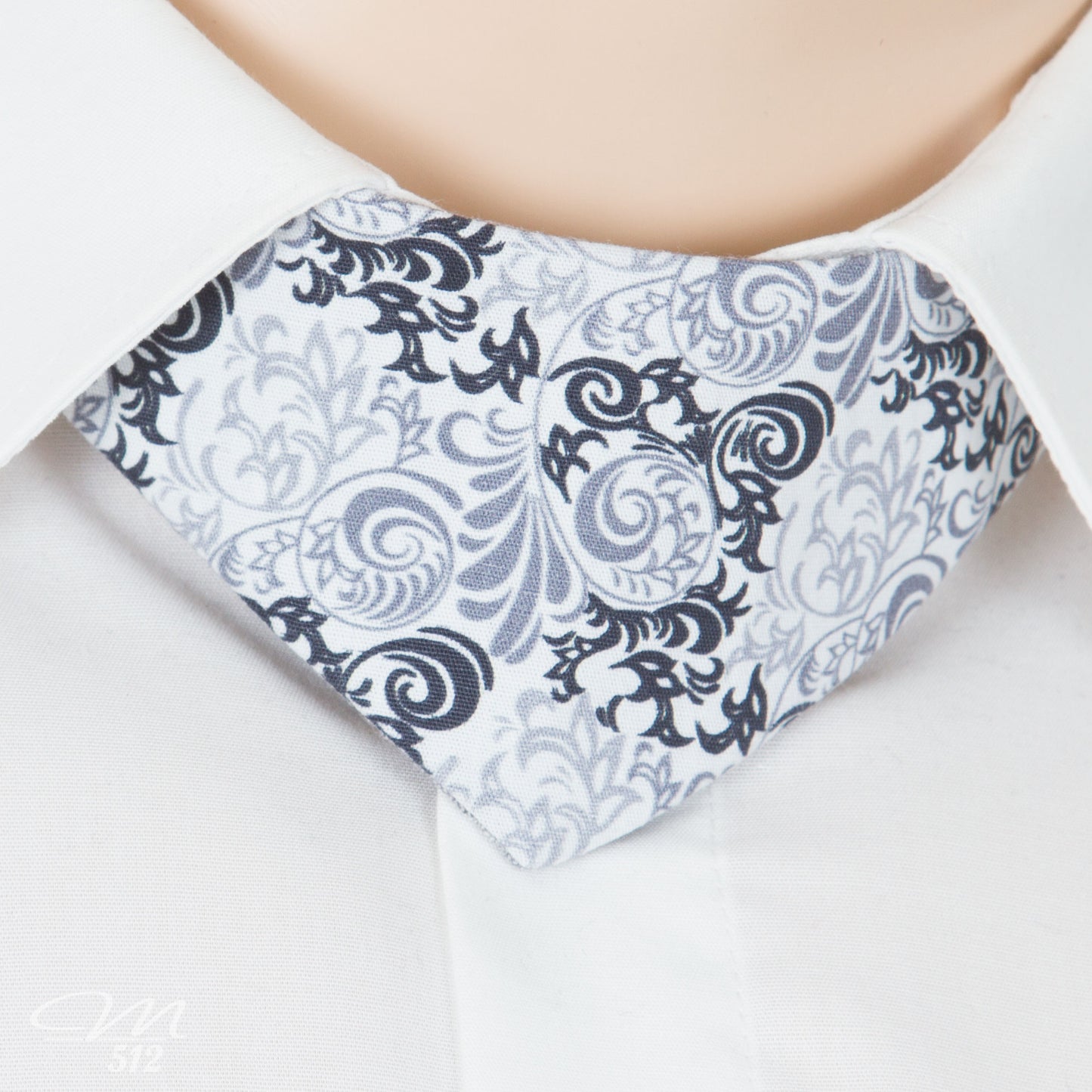 No-Tie Flourish Silver Linen
